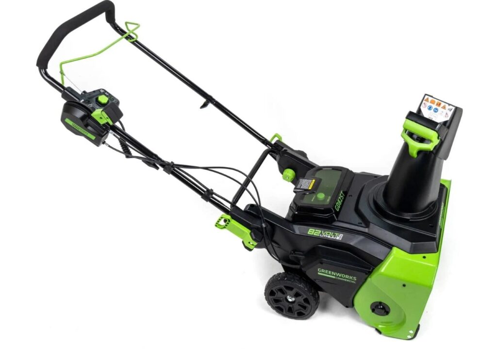 Аккумуляторный снегоуборщик Greenworks GD82STK5 82V. Обзор: плюсы и минусы